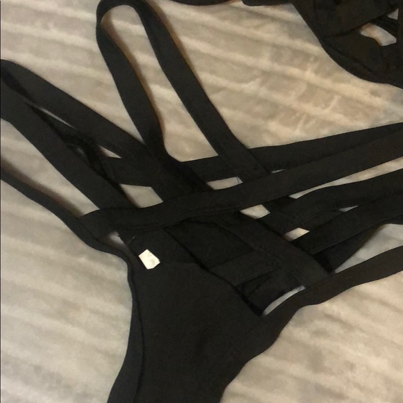 If you got it flaunt it Bikini!! - Picture 2 of 3